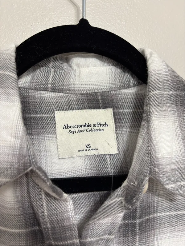 NEW Abercrombie Women’s Soft AF Button Down Flannel in Gray Plaid - Size XS - Image 3