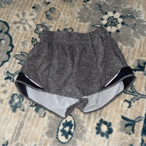 Lululemon Hotty Hot Short II Long 4" Heather Lux Multi Black - Image 4