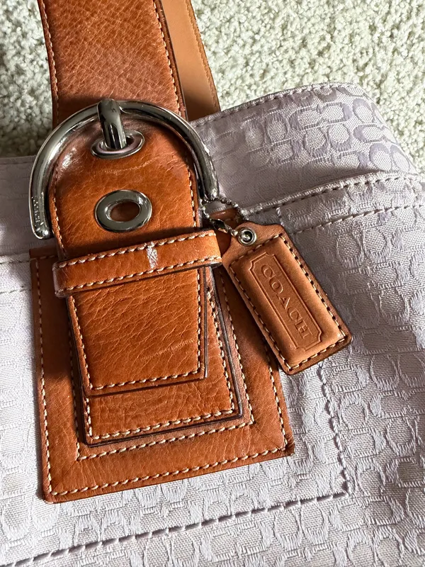 Vintage Coach Soho Lavender Signature Buckle Tote F12311 - Image 3