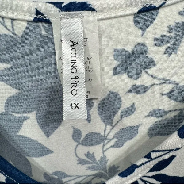 Navy and White Floral Knit V Neck Short Sleeve Dress by Acting Pro Size 1X - Image 3