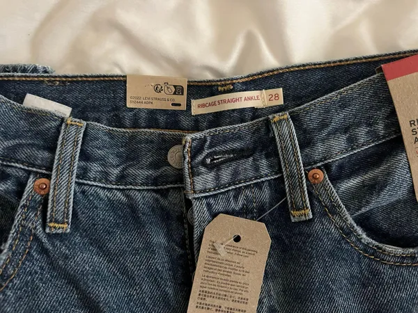 Levi's Ribcage Straight Ankle Jeans - Image 6