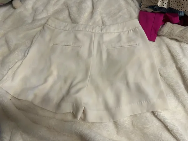 Hennes & Mauritz White shorts - Image 2