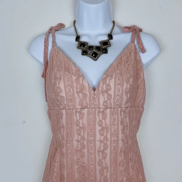 Bellevue Florence V Neck Lace Maxi Dress w/ Tiered Hem Wedding Guest Bridesmaid - Image 3