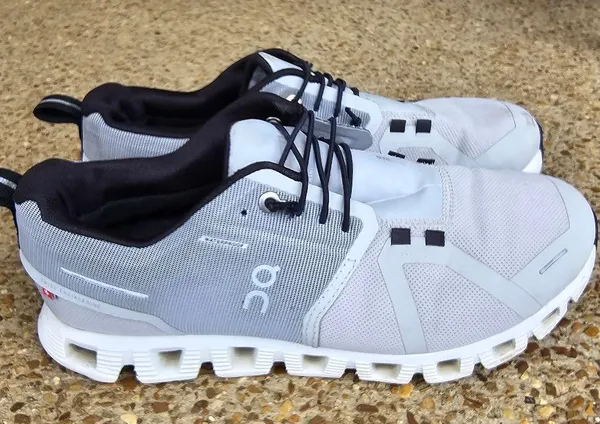 On Cloud 5 Waterproof Women Size 10 Running Shoes Gray Black Activewear Walking - Image 11