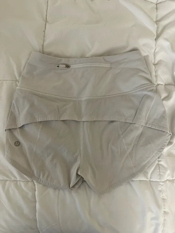 lululemon high rise 2.5 speed up shorts - Image 2