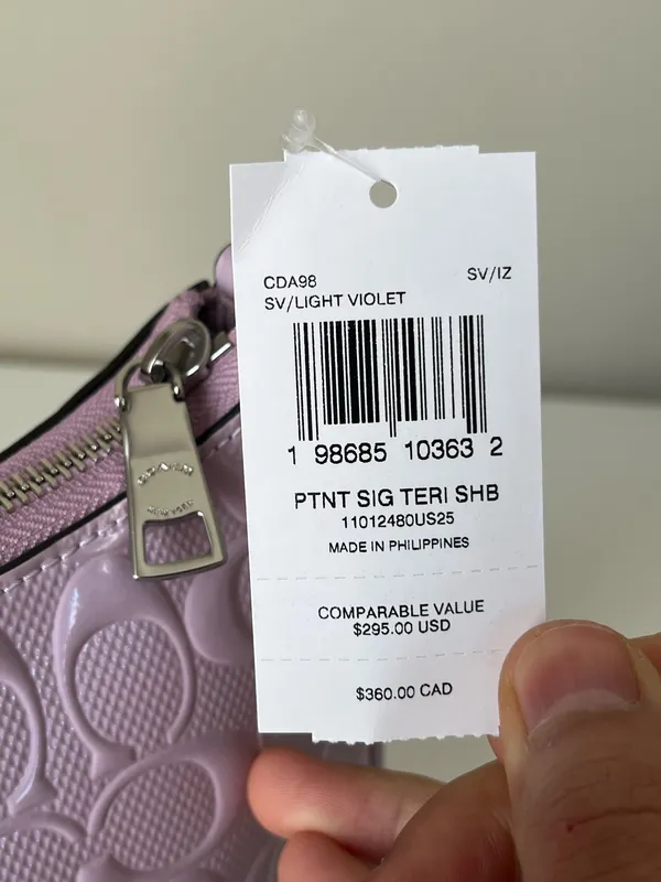 Coach Teri Shoulder Bag In Signature Leather With Heart Charm - Image 7