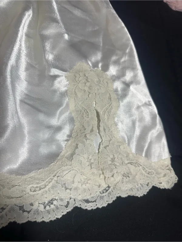 Victoria's Secret Ivory Satin Half Slip with Lace Trim - Image 3