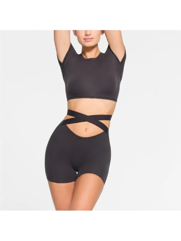 Skims Fits Everybody Wrap Shorts In Onyx S - Image 5