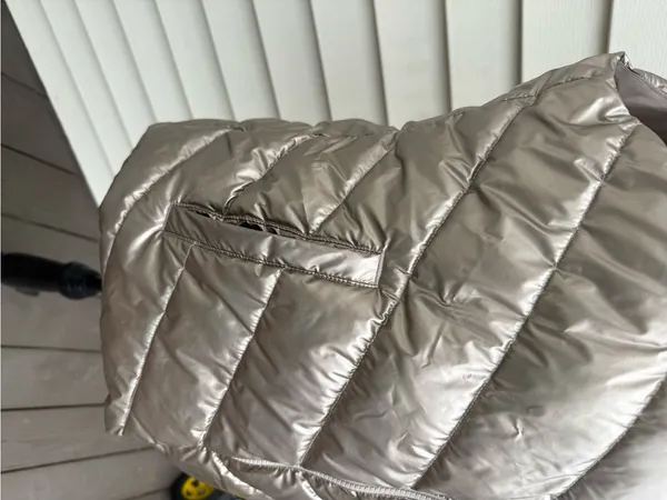 GAP | Metallic Gold Quilted Vest Size Large - Image 7