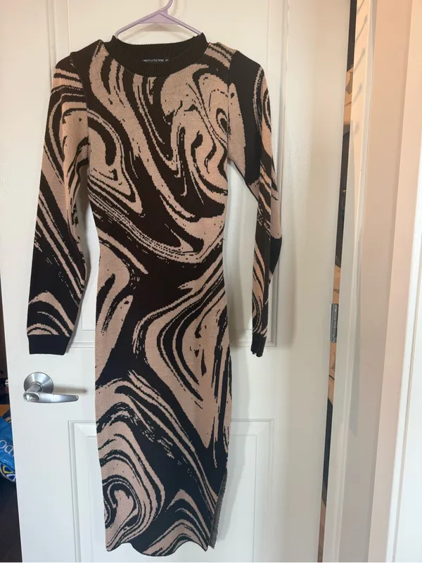 PrettyLittleThing Black & Beige Marble-Print Midi Dress - Image 2