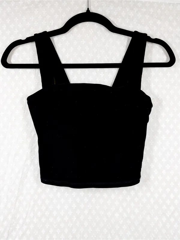 Vuori Black Square Neck Cropped Tank Top - Image 2