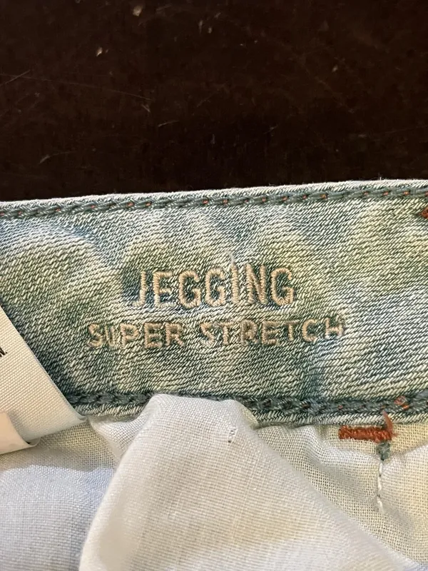 American Eagle Outfitters Jegging Jeans Womens 12 X-Long Light Wash Distressed - Image 8