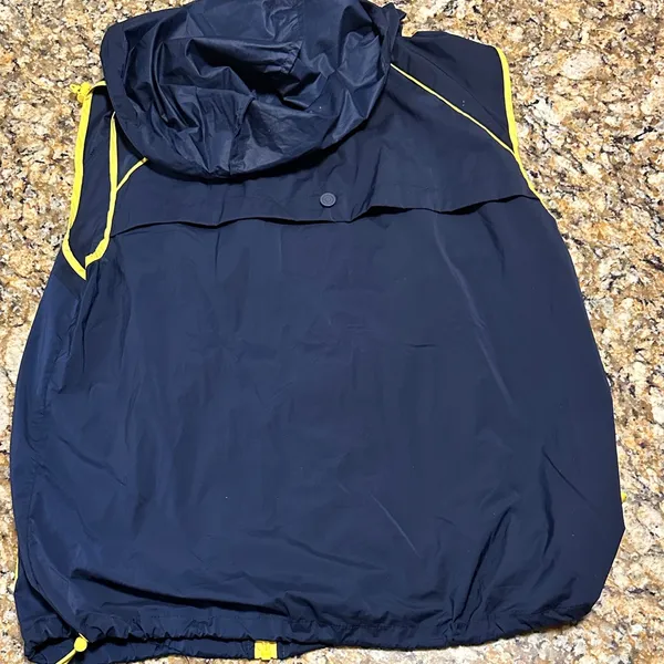 Hunter Navy and Yellow Vest sz medium - Image 2