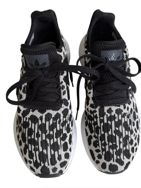 EUC Adidas Swift Run 1.0 Sneakers Beige Black Animal Print Size 8 - Image 2