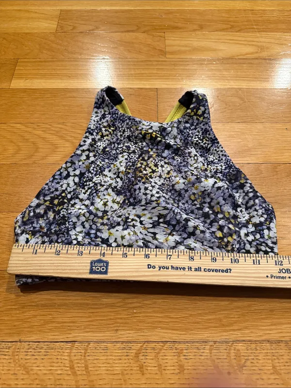 Lululemon Free to serene high neck bra size 6 . - Image 2