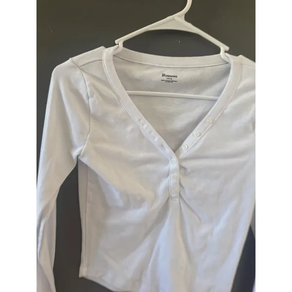 No Boundaries Womens White Long Sleeve Henley V-Neck Button Top‎ Size S 4-6 - Image 2