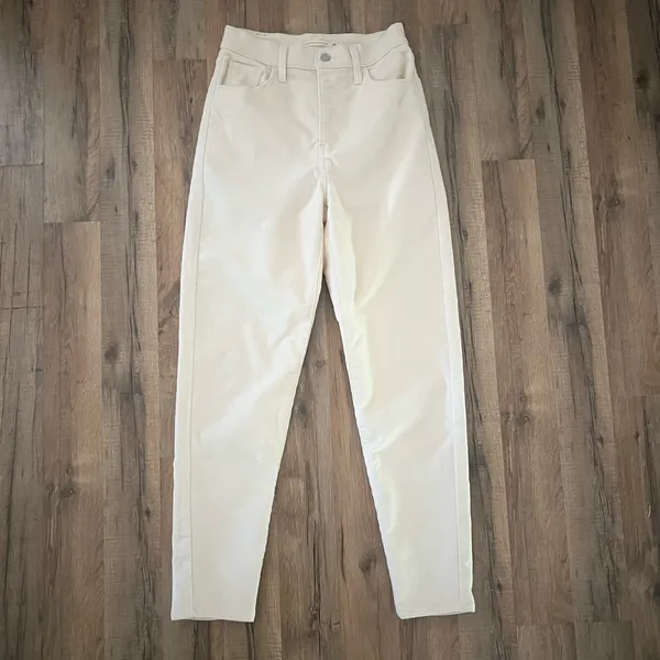 Levis High Waisted Mom Jean in Cream Cord - Image 6