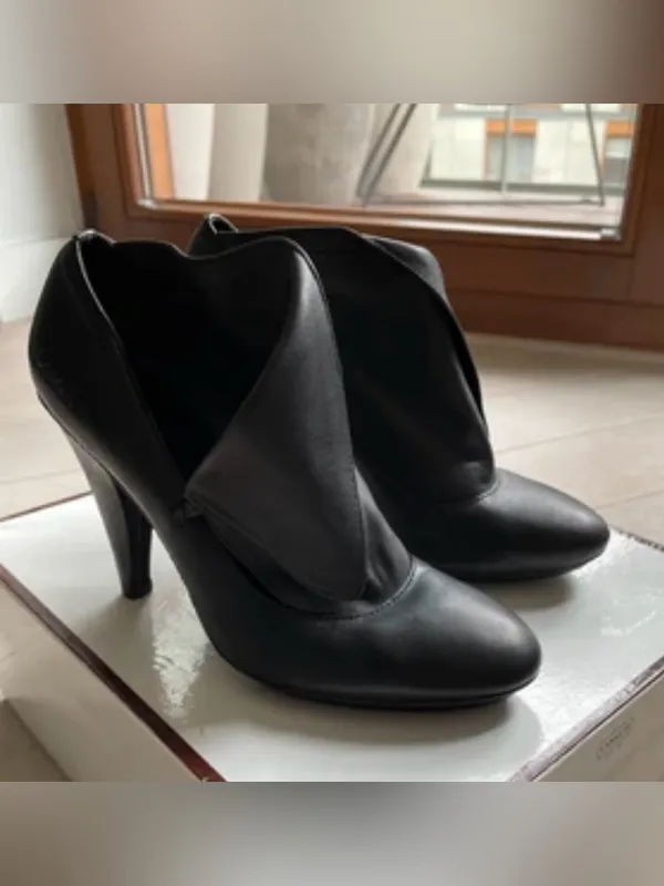 Coach Black Leather Folded Vamp Cone Heel Pumps SO COMFORTABLE! - Image 3