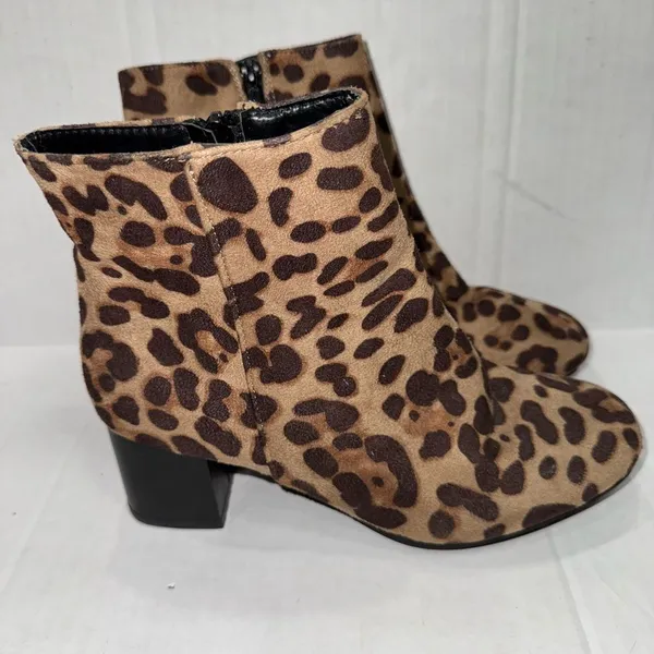 Bobbie Brooks Sz 7 Faux Suede Leopard Print Zip Up Stack Heel Ankle Boots - Image 3