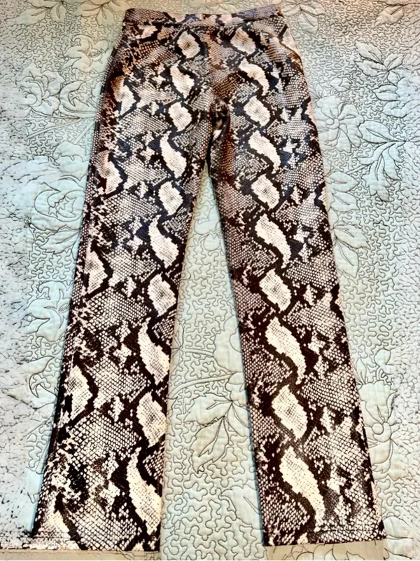 Urban Outfitters Maia Soft Faux Leather High Waist Snakeskin Print Pants Sz 0💛 - Image 4