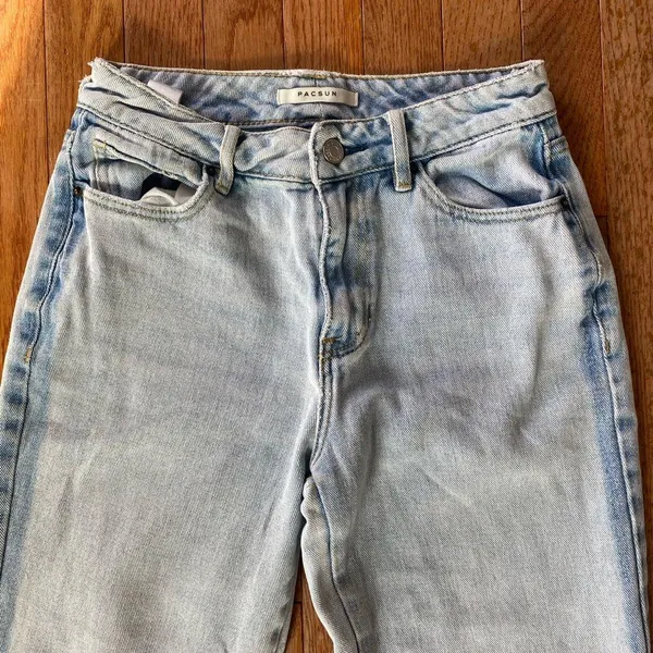 light wash blue Pacsun jeans - Image 3