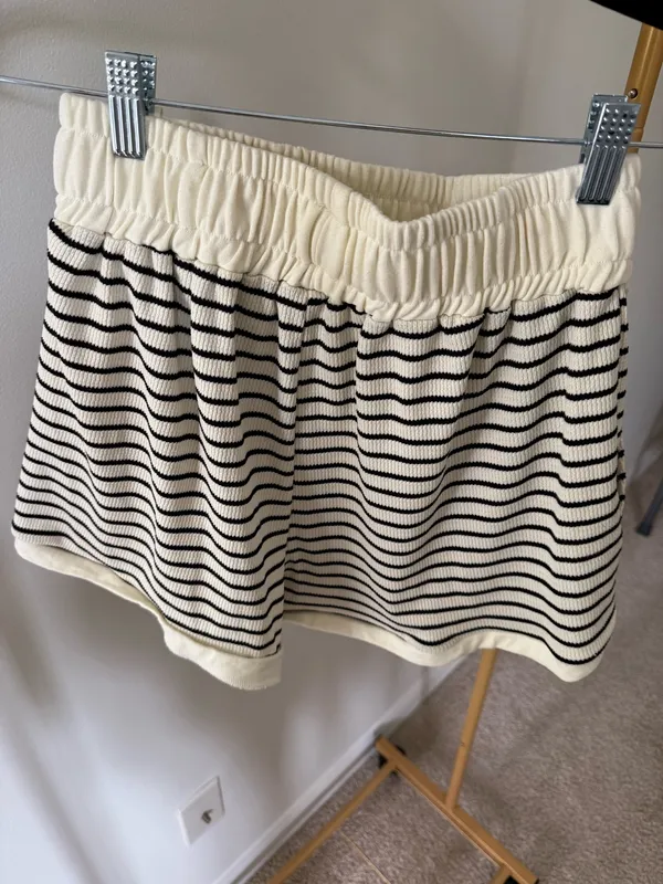 Miou muse boutique shorts - Image 2