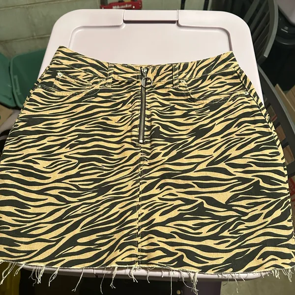 Denim&Co Tan and Black Animal Print Skirt Zebra Tiger - Image 2