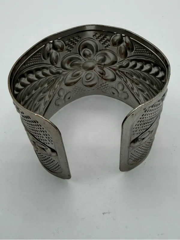 Vintage Silver Tone Repousse Floral Wide Cuff Bracelet Boho Statement - Image 5