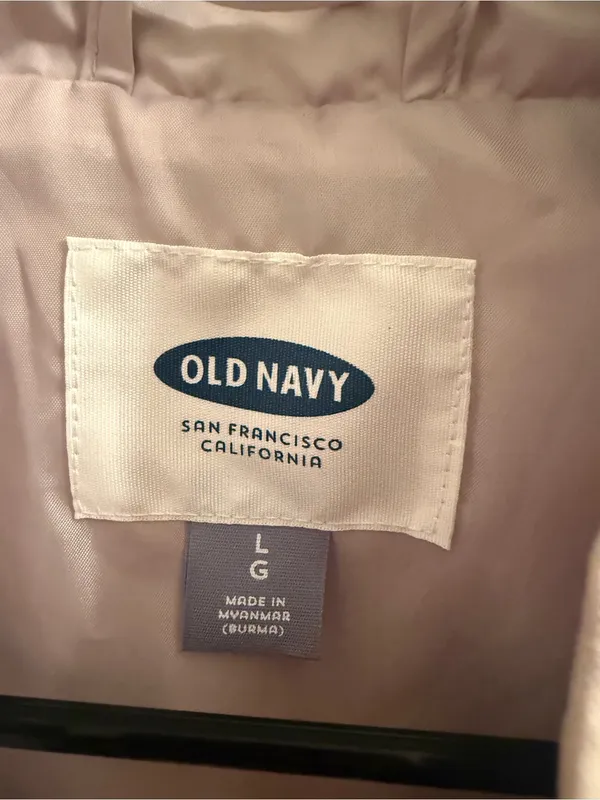 Old Navy Women's Quilted Gray Vest - Image 2