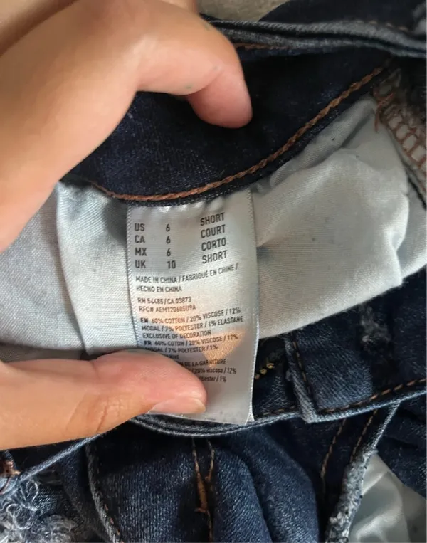 American Eagle Dark Wash Jeans size 6 - Image 3