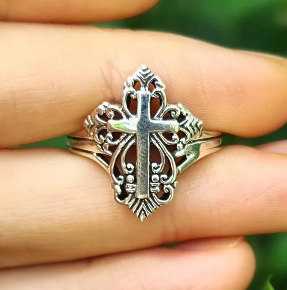 Boutique New Vintage Look Silver Cross Filigree Ring Size 8 - Image 3
