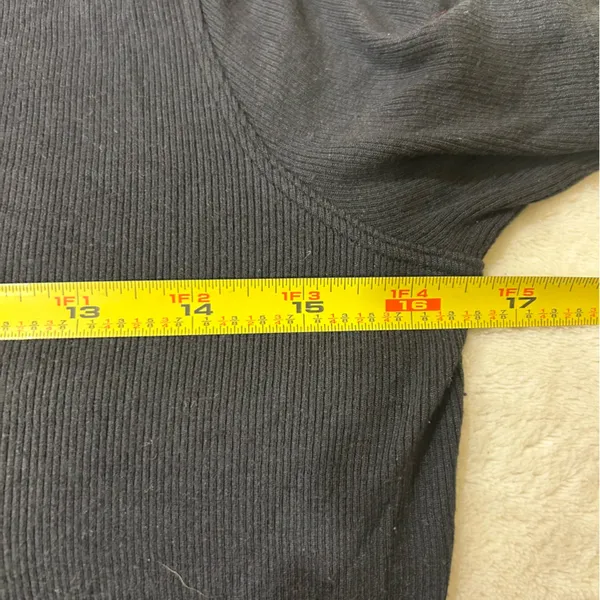 Lululemon Hold Tight Cropped Ribbed T Shirt in Black Size Small - Image 7