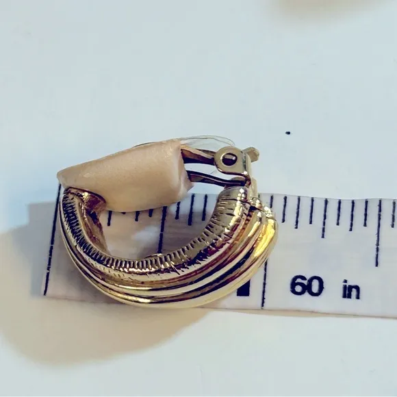 Oscar De La‎ Renta Vintage Gold Clip Earrings - Image 6