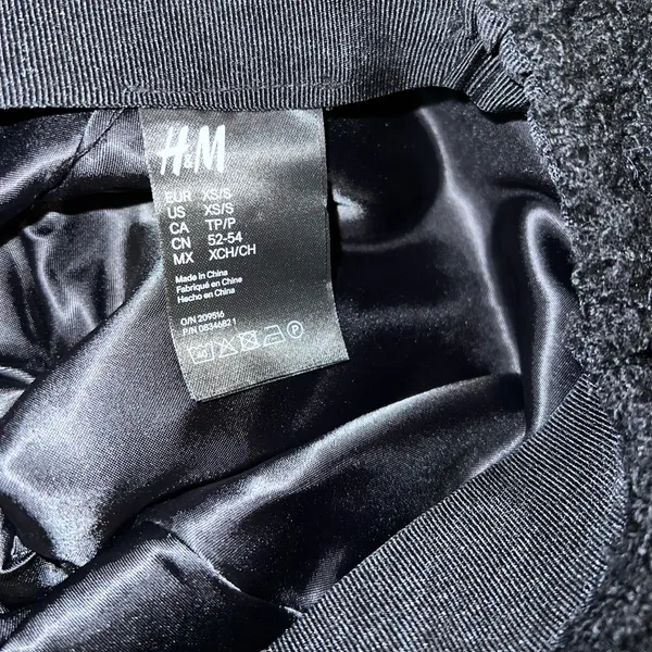H&M Chic Black Tweed Cap-Xs/s - Image 3