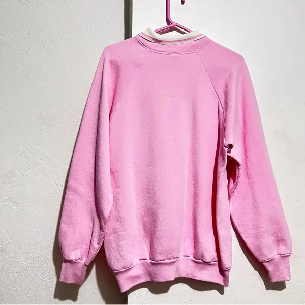 Vintage Fruit of the loom sweatshirt collared pink with dog and cat : Box R: - Image 8