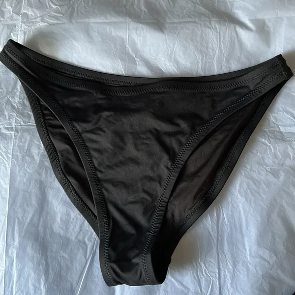 Skims Swim Bikini‎ Set triangle top size“L”and mid coverage bottom size“M” - Image 4
