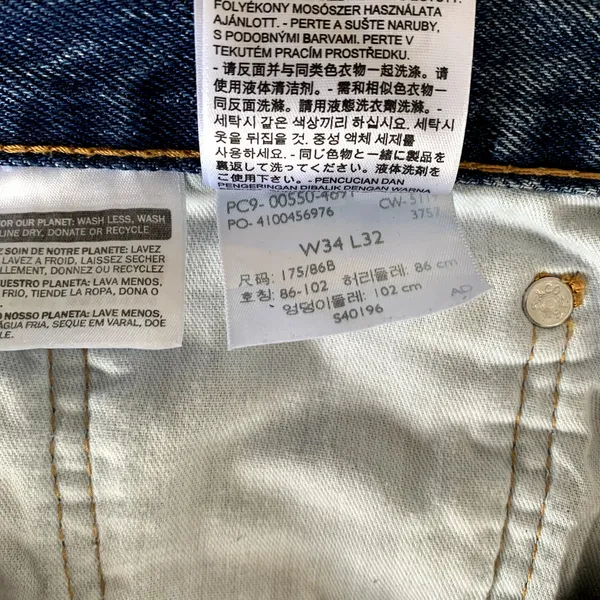Levi's Mom Shorts in Medium Blue Wash‎ - Image 7