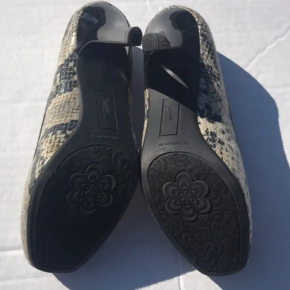 NWOT Zodiac Evade Snakeskin Pumps‎ - Image 4