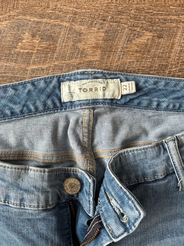 Torrid Shorts Denim Distressed - Image 3