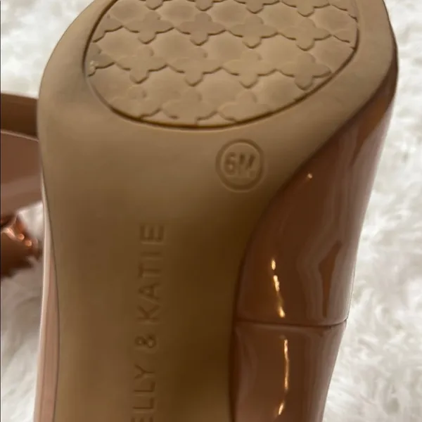 Elegant Tan Women's Pumps - Image 6