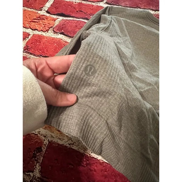 Lululemon ribbed long sleeved cropped - Image 5