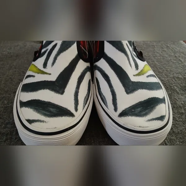 NWT Skechers Punkrose Memory Foam VEGAN Zebra & Red Plaid Slip-On's, Size 8.5 🌺 - Image 4