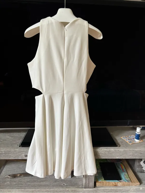 Sleeveless White Mini Dress with Side Cutouts - Image 4