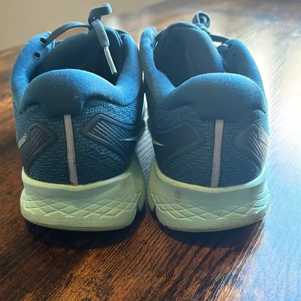 Saucony Everun size 8.5 - Image 3