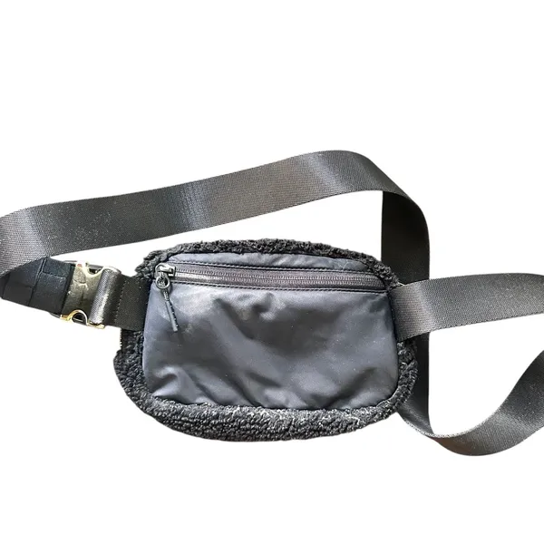 LULULEMON Everywhere Fleece‎ Belt Bag Black - Image 4