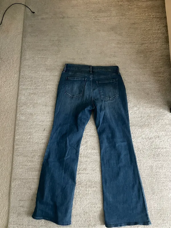 Old Navy High-Waisted Wow Flare Jeans - Image 3