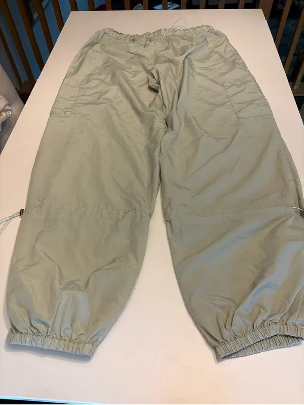 White Fox Never Blend in cargo pants sage green new XL - Image 2