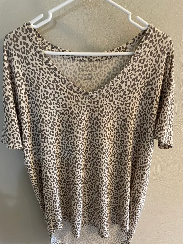American Eagle Soft & Sexy V Neck Short Sleeve Cheetah Tee - Image 3
