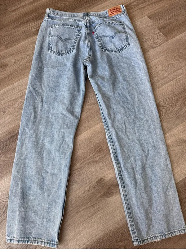 Levi’s Low Pro Straight Light Wash Denim Blue Jeans 30 - Image 3