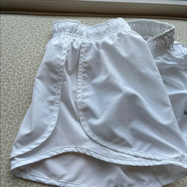 NWOT Nike DRI-FIT Women's White Running Athletic Gym Workout Shorts size S - Image 6